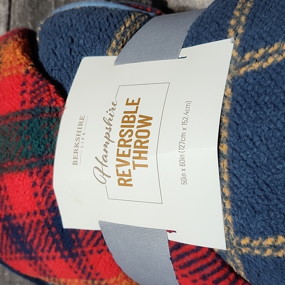 BERKSHIRE HAMPSHIRE REVERSIBLE PLAID THROW 50"X60" BLANKET - Picture 2 of 8